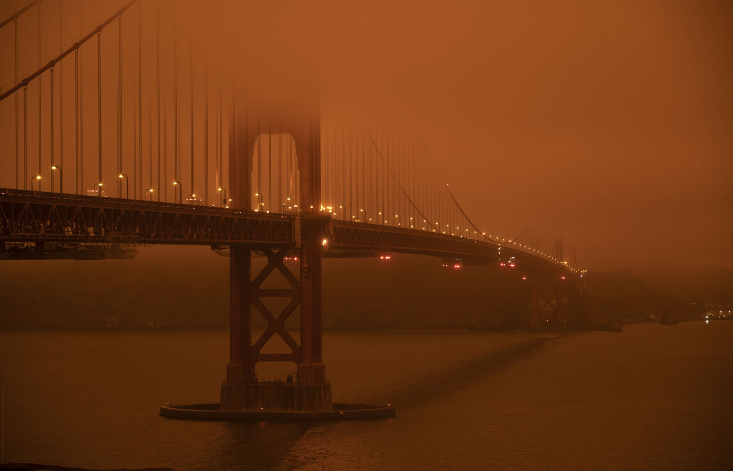 Image of Golden Gate Bridge shrouded in smoke