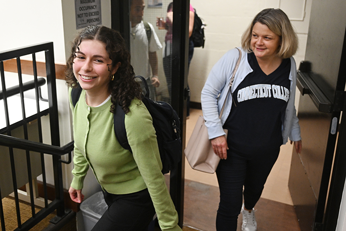 President Chapdelaine follows Davi Schulman ’25 into Bill Hall.