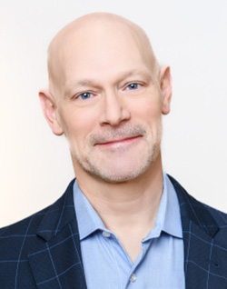 A portrait of Randall T. Suffolk ’90